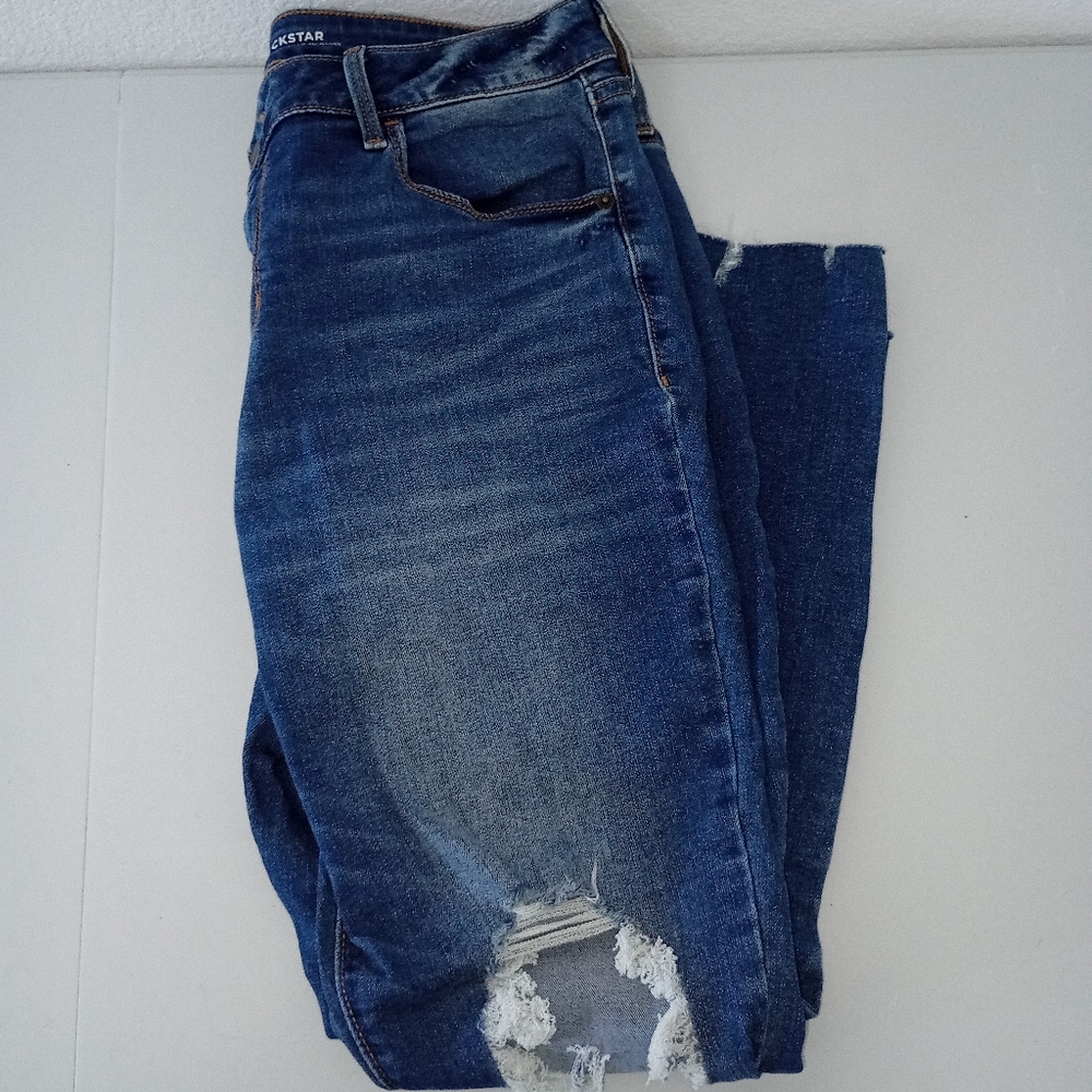 Old Navy  Y2K Blue Ankle Jeans with Distressed Details